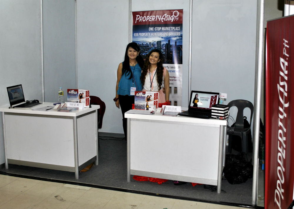 At the PropertyAsia.ph booth (with Marketing Manager Arabelle Serrano and Ms. Nisola; photo: Oliver Oliveros)